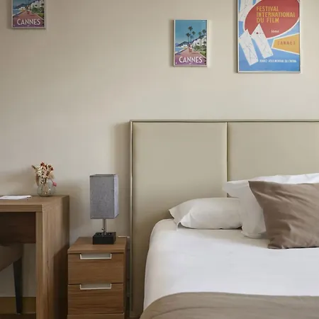 Des Congres Et Festivals Hotell 3*