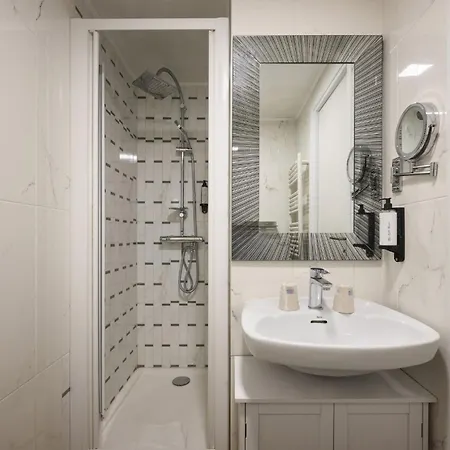 Des Congrès Et Festivals Hotel 3*