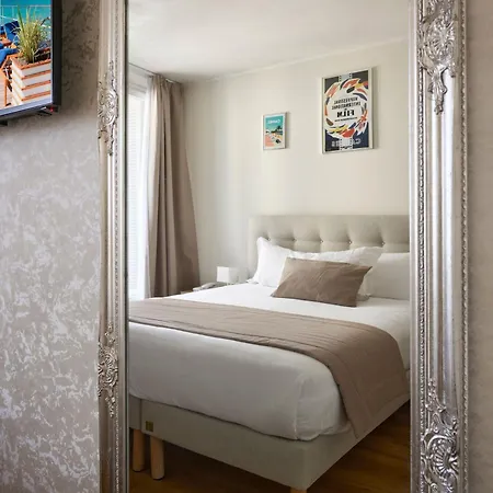 Des Congres Et Festivals מלון 3*