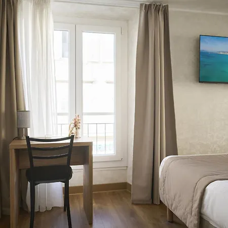 Des Congres Et Festivals מלון