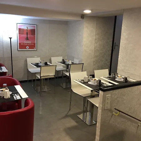 Des Congres Et Festivals מלון