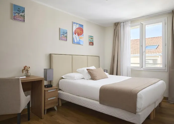 Hotel Des Congres Et Festivals 3*