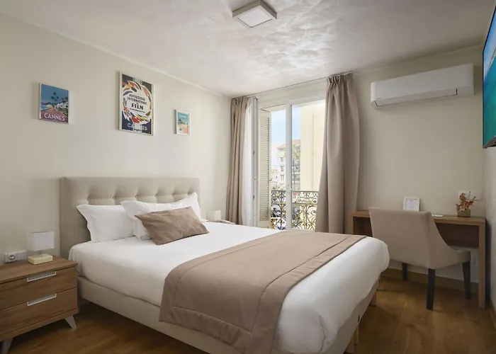 Hotel Des Congres Et Festivals 3*